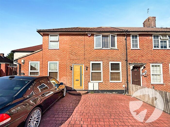 2 Bedroom Flat For Sale In Court Farm Road, Mottingham, London, SE9