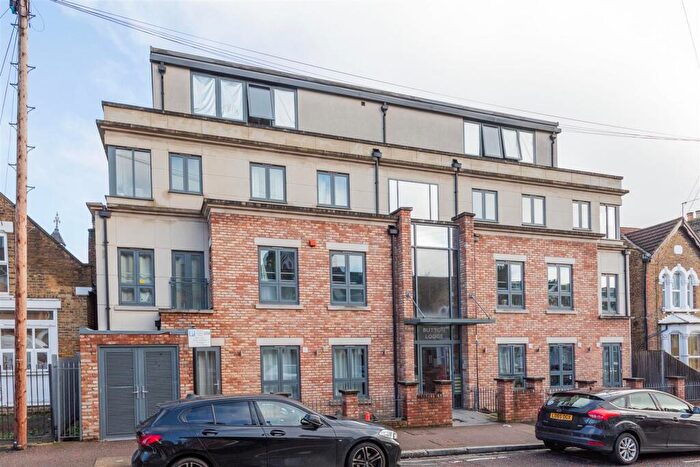 1 Bedroom Apartment For Sale In Stainforth Road, Walthamstow, E17