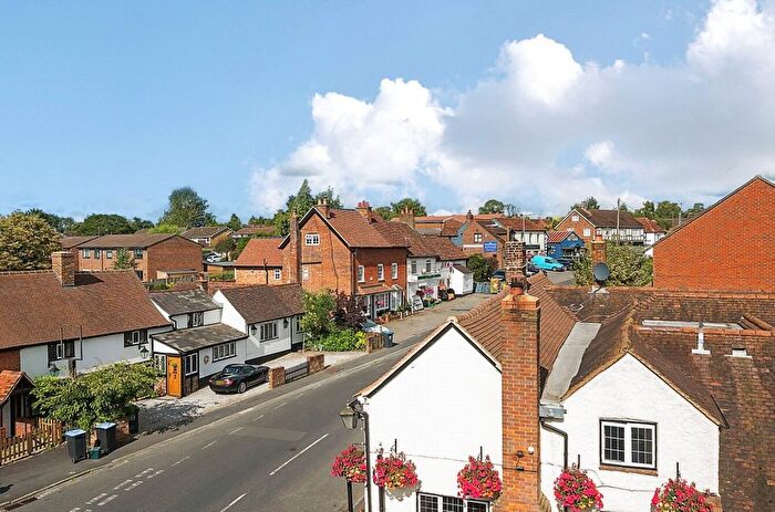 1 Bedroom Flat To Rent In High Street, Bovingdon, Hemel Hempstead, Hertfordshire, HP3
