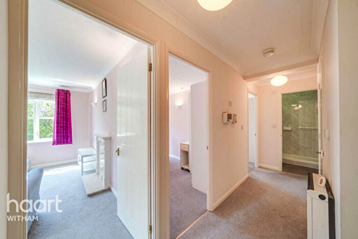 2 Bedroom Flat For Sale In Moorfield Court, Witham, CM8