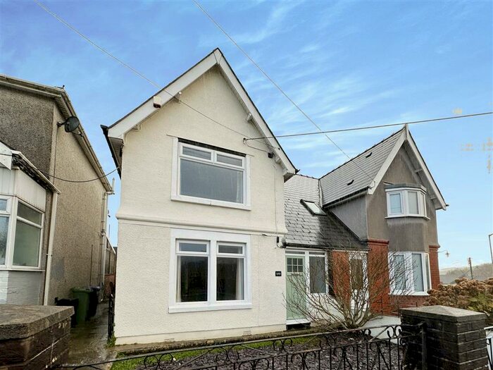 3 Bedroom House To Rent In Church Road, Talywain, Pontypool, NP4