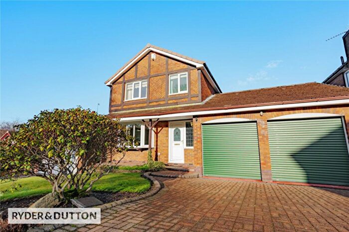 4 Bedroom Detached House For Sale In Hathersage Drive, Glossop, Derbyshire, SK13