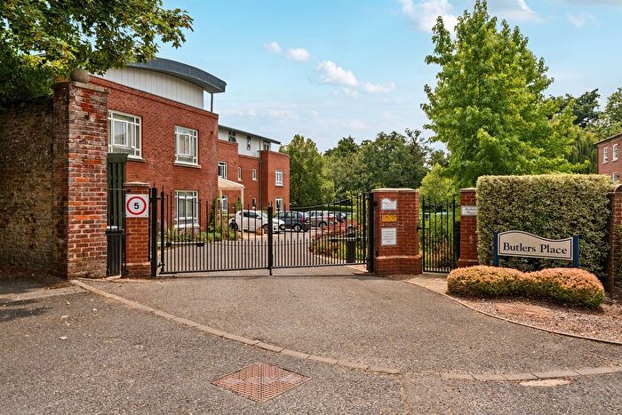 2 Bedroom Flat For Sale In Butlers Place, Portsmouth Road, Milford, GU8