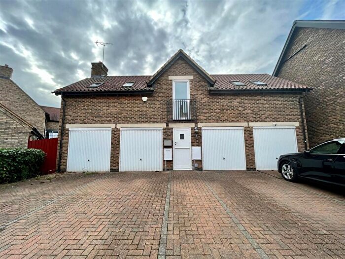 2 Bedroom Coach House To Rent In Salisbury Close, Fairfield, Hitchin, SG5