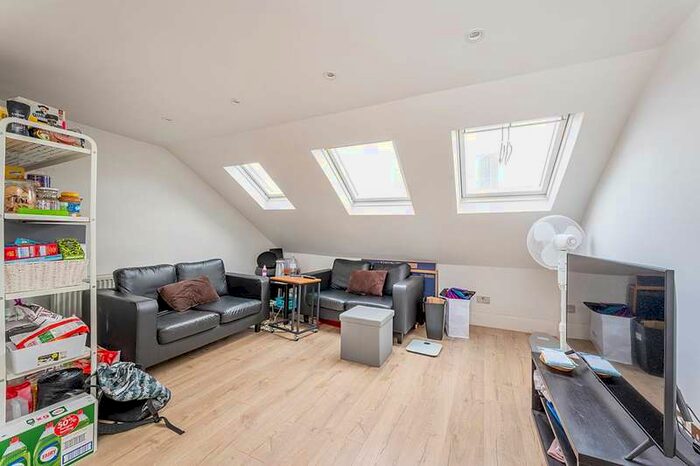3 Bedroom Flat To Rent In Wells House Road, Ealing, NW10