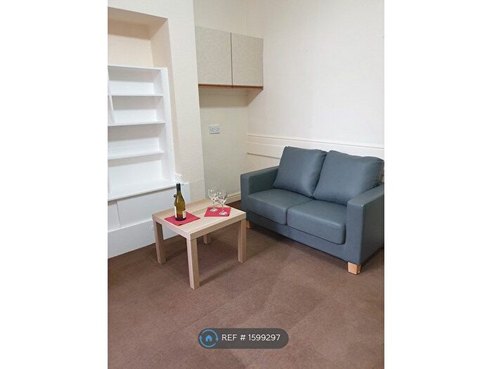 1 Bedroom Flat To Rent In Levenshulme, Manchester, M19