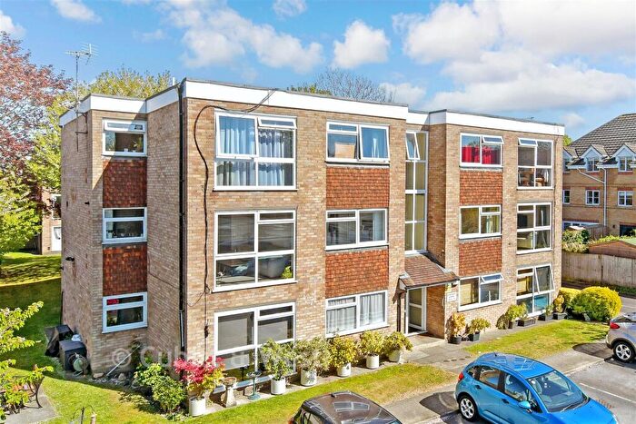 1 Bedroom Apartment For Sale In Chanctonbury Gardens, Sutton, Surrey, SM2