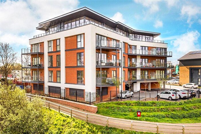 2 Bedroom Flat For Sale In Hazel House, Sycamore Avenue, Woking, Surrey, GU22