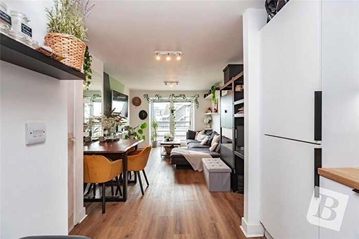 1 Bedroom Flat For Sale In The Wave, Market Avenue, Wickford, Essex, SS12