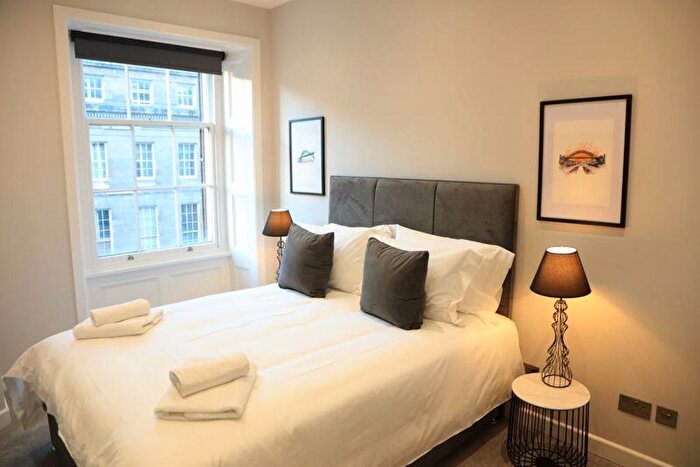 2 Bedroom Flat To Rent In Grainger Street, Newcastle Upon Tyne, NE1