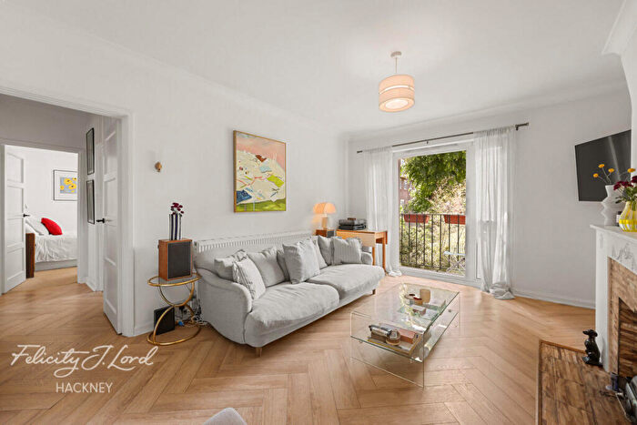 3 Bedroom Flat For Sale In Queensbridge Road, London, E2