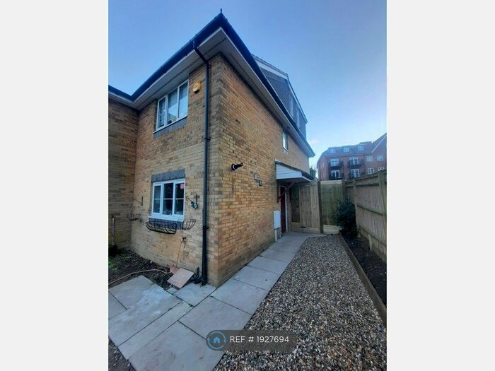 4 Bedroom End Of Terrace House To Rent In Whitmead Close, South Croydon, CR2