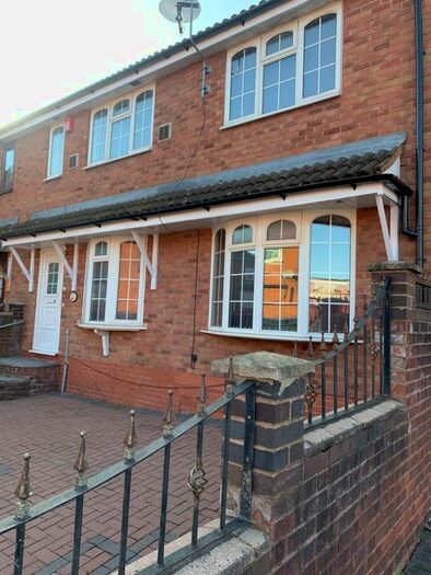 6 Bedroom End Of Terrace House To Rent In Main Street, Birmingham, B11