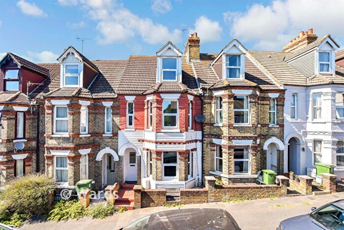 5 Bedroom Terraced House For Sale In Linden Crescent, Folkestone, Kent, CT19