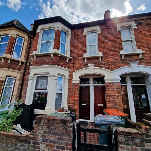 2 Bedroom Flat To Rent In Caulfield Road, London, E6