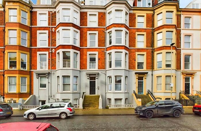 2 Bedroom Flat For Sale In Prince Of Wales Terrace, Scarborough, YO11
