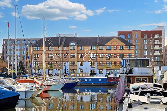 Studio To Rent In Transom Close, London, SE16