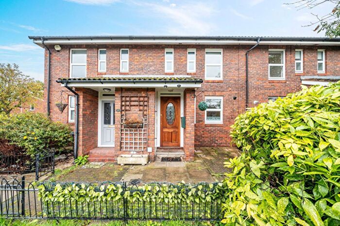 2 Bedroom Terraced House To Rent In Garden Close, Grove Park, SE12