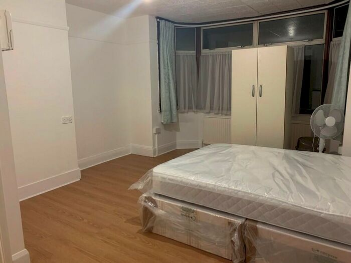 Studio To Rent In Bedsit To Rent, CR7