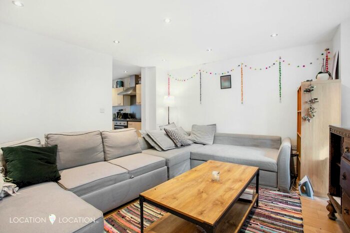 3 Bedroom Flat To Rent In Narford Road, London, E5