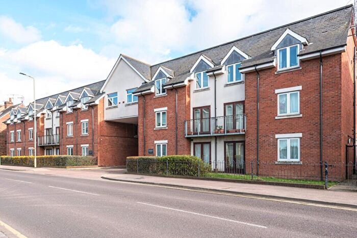 2 Bedroom Flat For Sale In Sanders Place, Walsworth Road, Hitchin, SG4