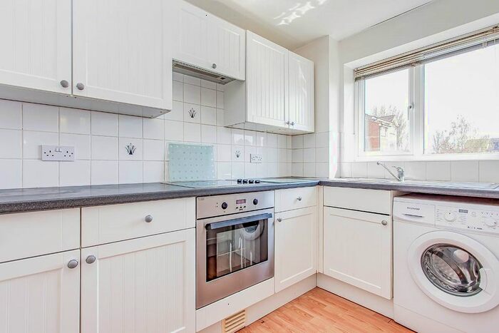 2 Bedroom Flat To Rent In Himalayan Way, Watford, WD18