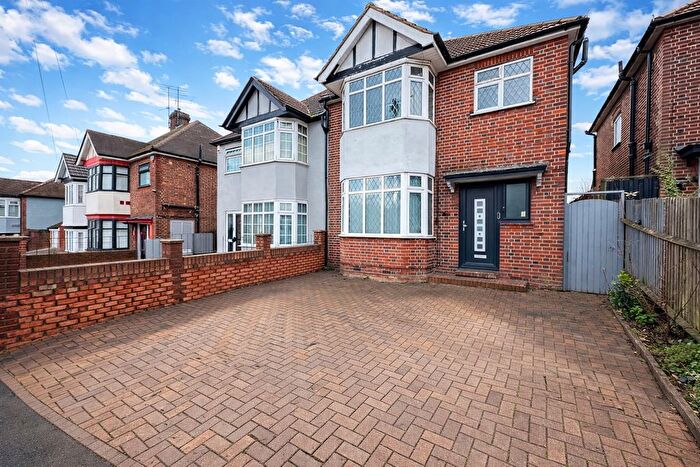 3 Bedroom Semi-Detached House To Rent In Hitchin Road, Luton, Bedfordshire, LU2