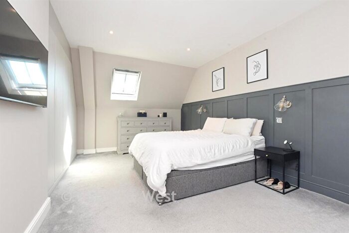 1 Bedroom Apartment For Sale In St. Martin's Walk, Dorking, Surrey, RH4
