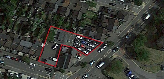 Property To Rent In Chigwell Road, London, E18