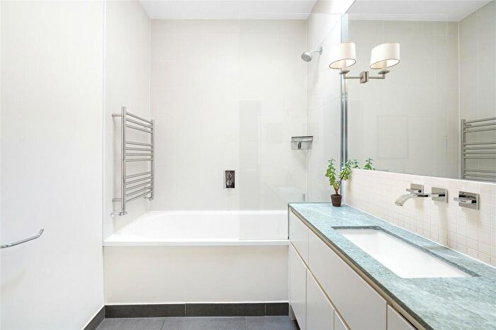 2 Bedroom Flat For Sale In Redcliffe Street, Chelsea, SW10
