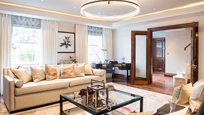 2 Bedroom Flat To Rent In Grosvenor Hill, Mayfair, W1K