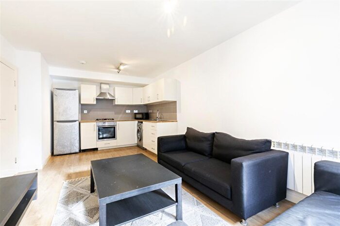 2 Bedroom Flat To Rent In Torriano Mews, London, NW5