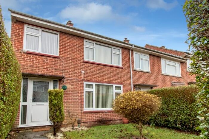 3 Bedroom End Of Terrace House To Rent In Trinity Close, Bicester, OX26