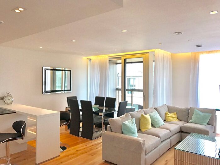 3 Bedroom Flat To Rent In Elizabeth Court, Rosamond House, Westminster, London, SW1P