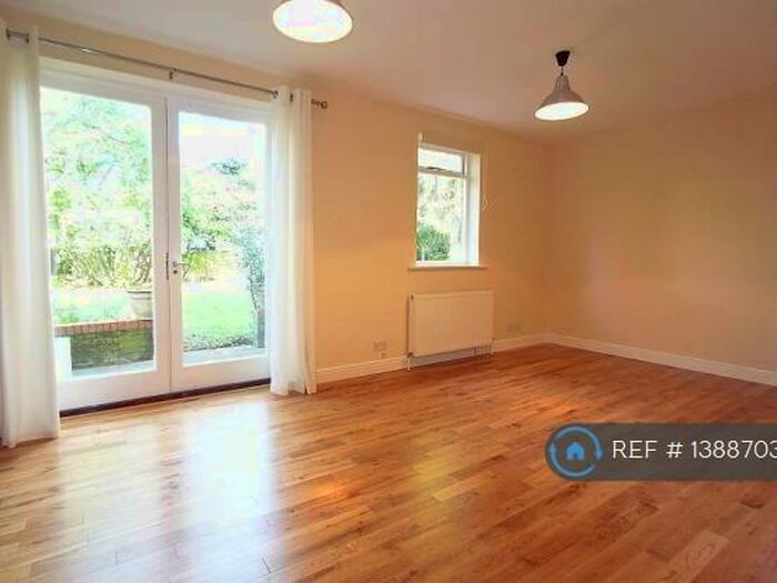 2 Bedroom Flat To Rent In London Road, Ascot, SL5