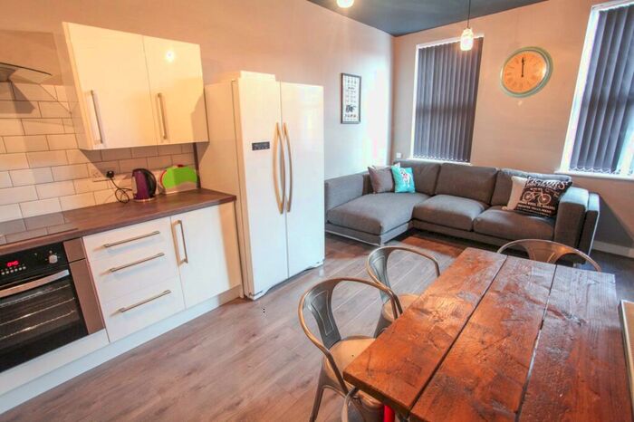 5 Bedroom House To Rent In Kensington, L7