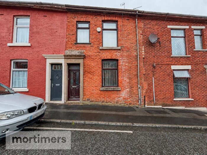 3 Bedroom Terraced House For Sale In Leamington Road, Blackburn, Lancashire, BB2