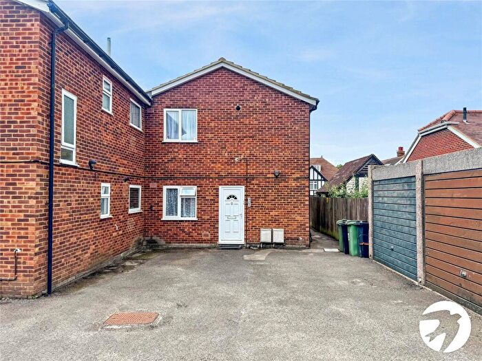 2 Bedroom Flat For Sale In Pickering Street, Maidstone, Kent, ME15