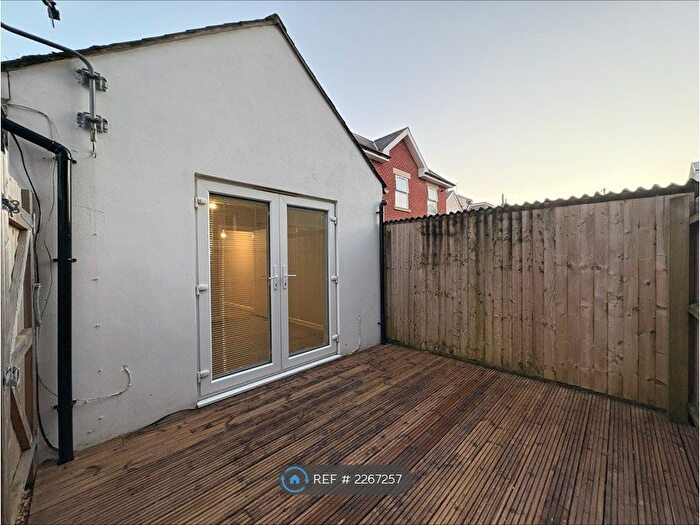 2 Bedroom Flat To Rent In Christchurch Road, Bournemouth, BH7