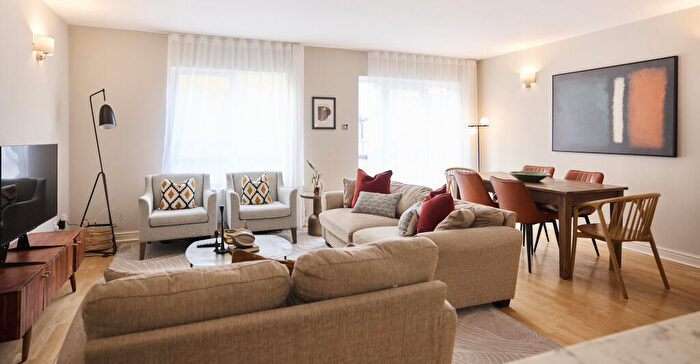 4 Bedroom Flat To Rent In Sussex Way, N19