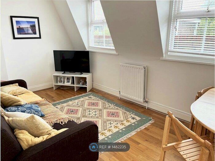 2 Bedroom Flat To Rent In Portobello Road, London, W10