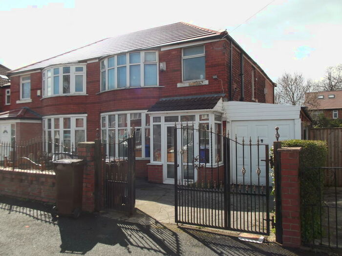 5 Bedroom Semi-Detached House To Rent In Brentbridge Road, Manchester, M14