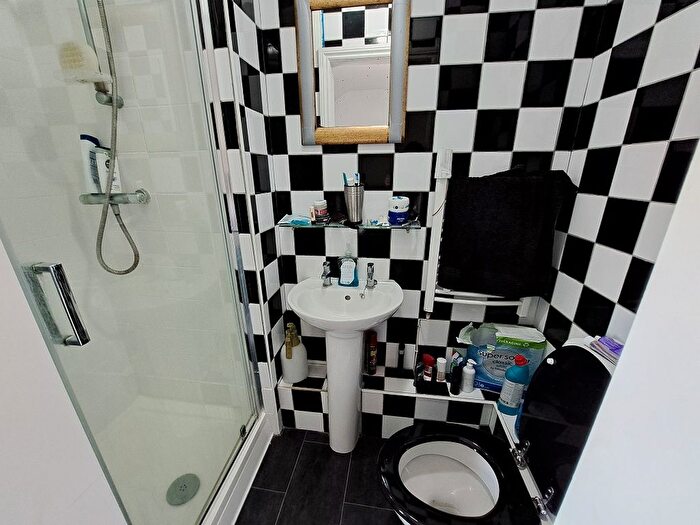 1 Bedroom Flat For Sale In Church Street, Old Town, Eastbourne, BN21