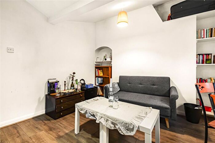 2 Bedroom Apartment To Rent In Compton Street, London, EC1V