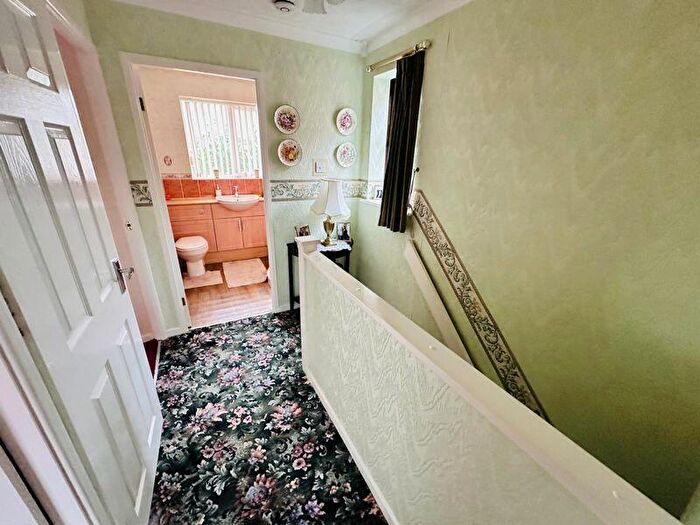 3 Bedroom Detached House For Sale In Aintree Way, Milking Bank, DY1