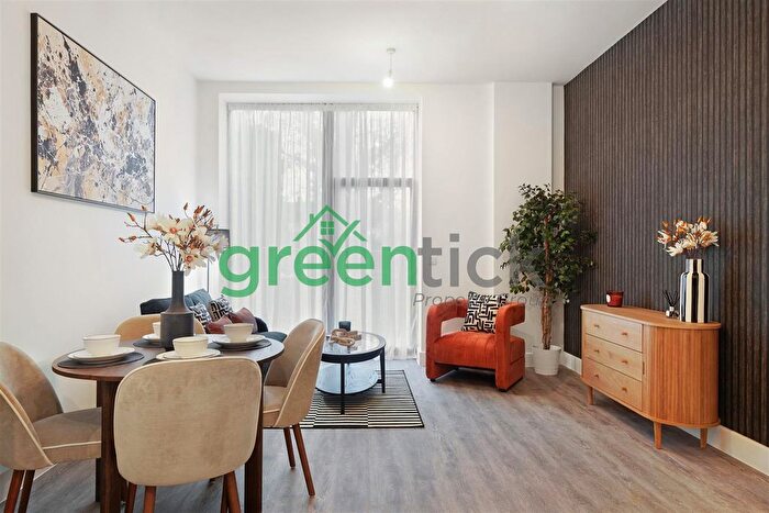 2 Bedroom Flat To Rent In The Stow, Harlow, CM20