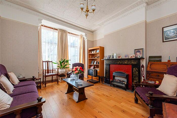 3 Bedroom End Of Terrace House For Sale In Prospero Road, Whitehall Park, London, N19