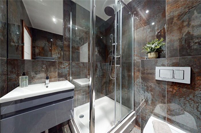 1 Bedroom Apartment To Rent In Apt, South Parade #, LS1