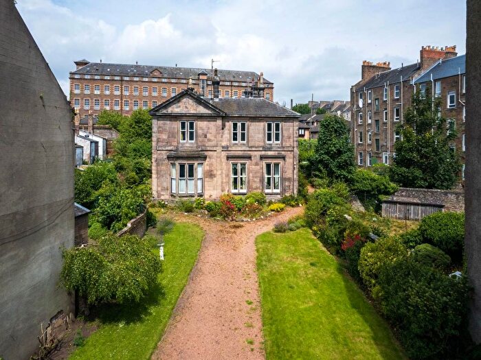 3 Bedroom Flat To Rent In Magdalen Yard Road, Dundee, DD2