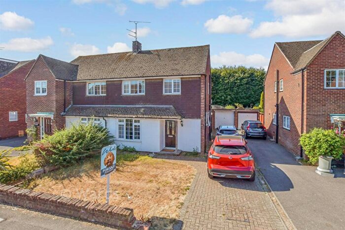 3 Bedroom Semi-Detached House For Sale In The Avenue, Greenacres, Aylesford, Kent, ME20